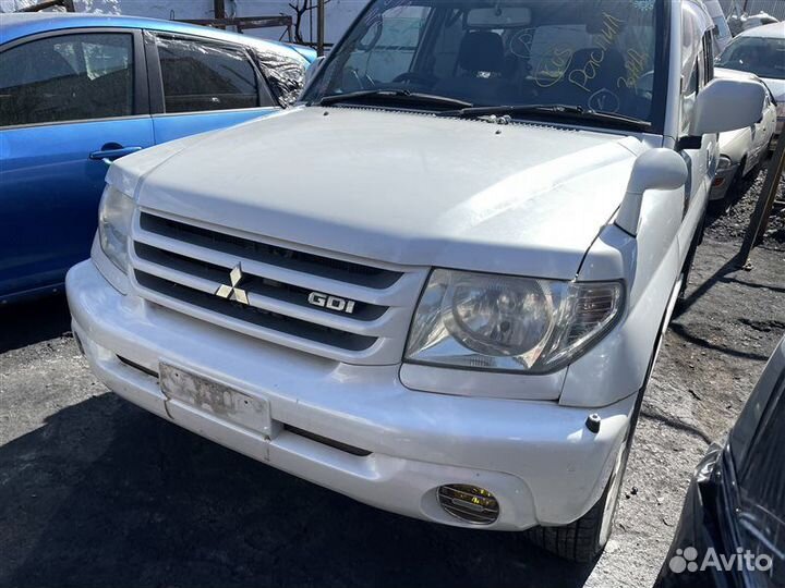 Антенна в бампер передняя левая Mitsubishi Pajero