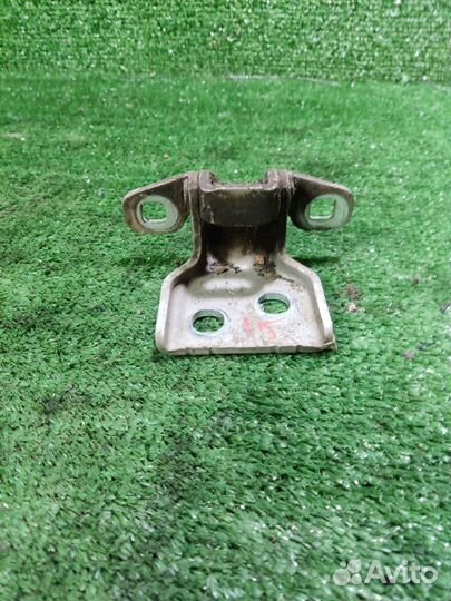 Петля двери Renault Logan