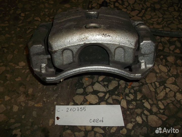 Суппорт передний левый (Hyundai i30, Kia Ceed)