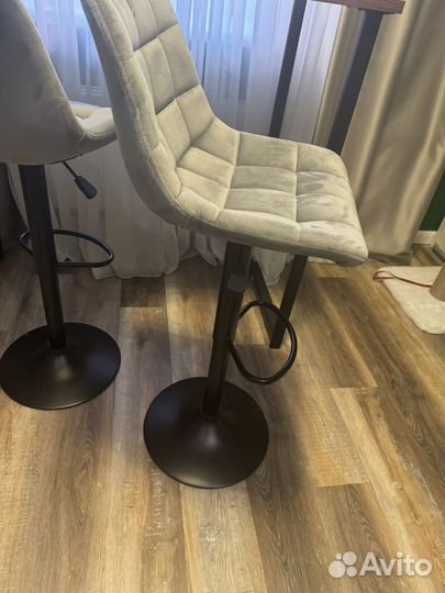 Барные стол и стулья