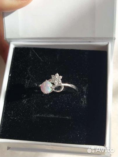 Серебряное кольцо с опалом