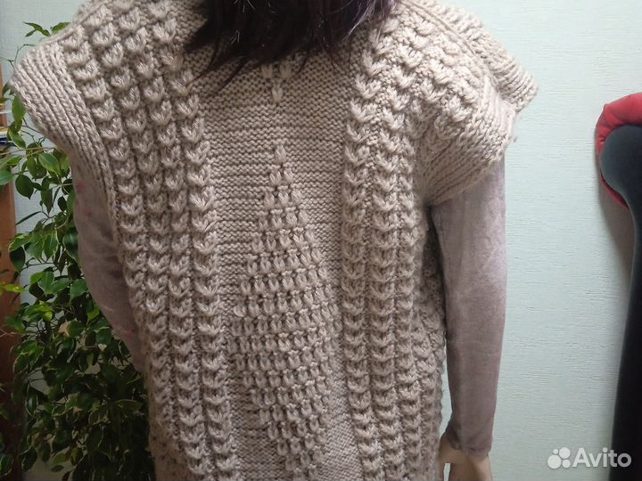 Жилет вязаный женский ручная работа