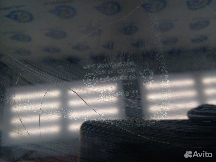 Стекло кузовное заднее правое Peugeot 3008 1.6