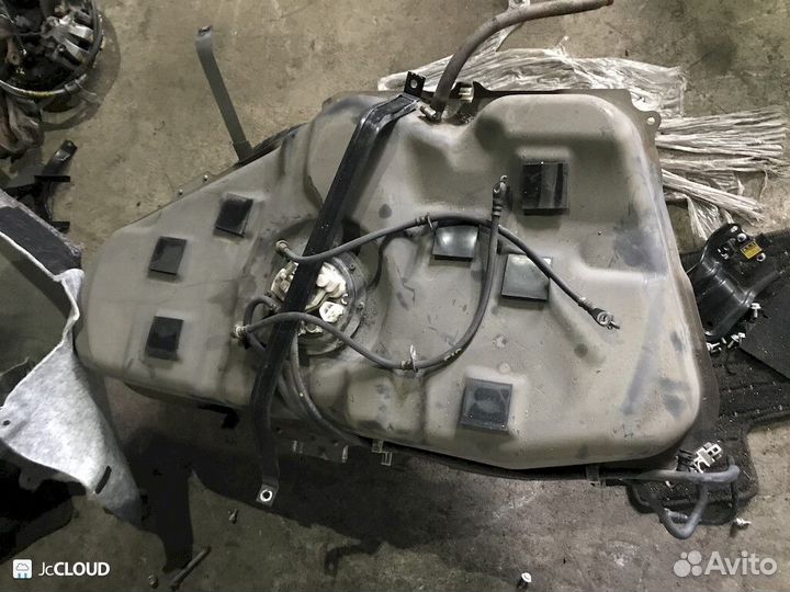 Бензобак на toyota corolla axio ZRE142 2zrfe