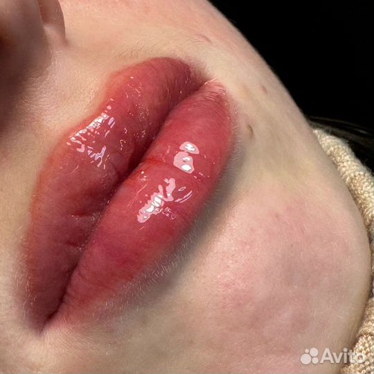 Мастер перманентного макияжа Ламимейкер Бровист