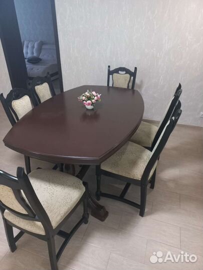Стол обеденный и стулья из массива