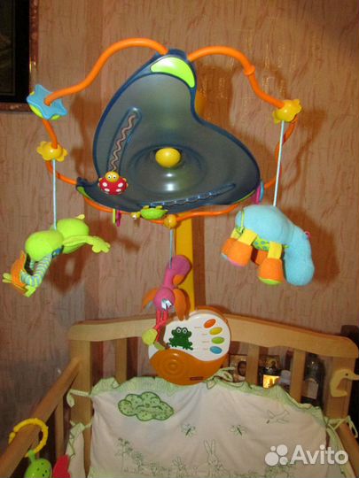 Продаю музыкальную прикроватную игрушку 