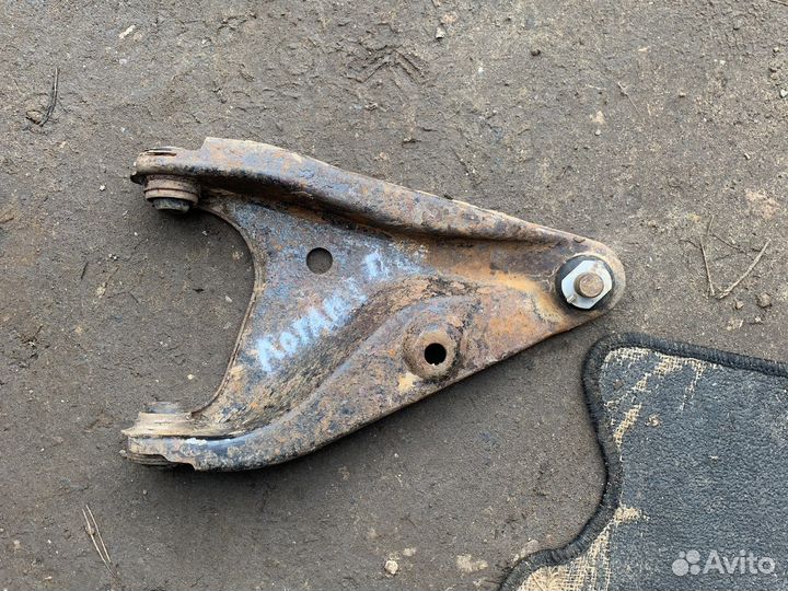 Renault logan 1 рычаг правый
