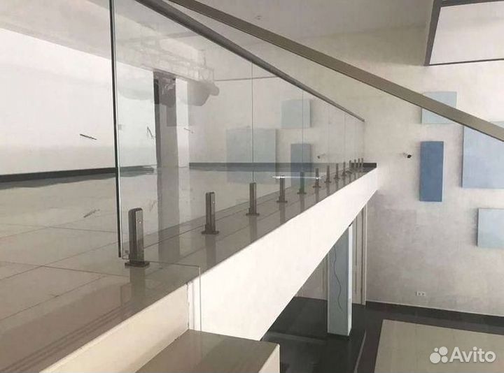 Стеклянное ограждение для лестниц и душевых