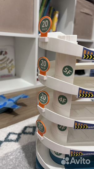 Детская парковка для машинок