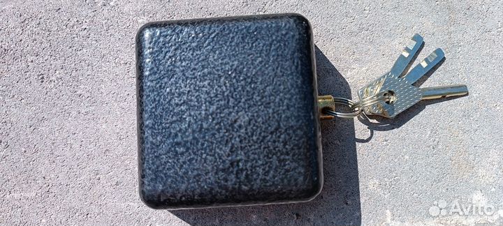 Замок гаражный накладной