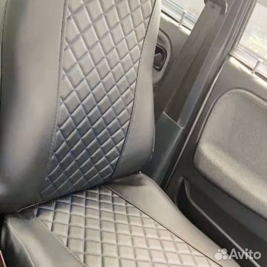 Чехлы на Ваз 2131 Нива экокожа ромб синяя строчка