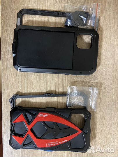 Чехлы на iPhone 11