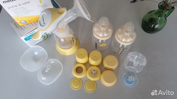 Молокоотсос Medela и бутылочки со смартсоской