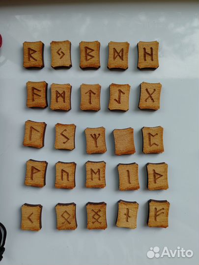 2 рунических набора оракул карт. Гадание