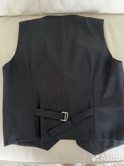 Жилетка новая для мальчика, размер 134