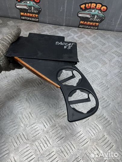 Подстаканник передний Пассат B5