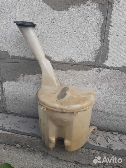 Бачок стеклоомывателя toyota