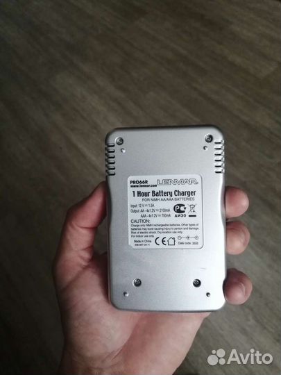 Зарядное устройство Lenmar PRO66R