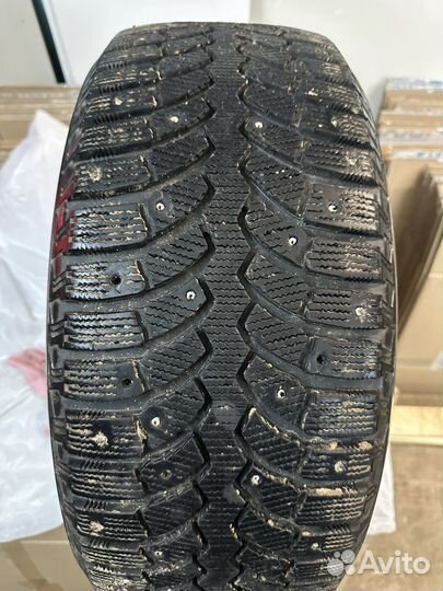 Bridgestone Blizzak Spike-01 235/55 R17 103T