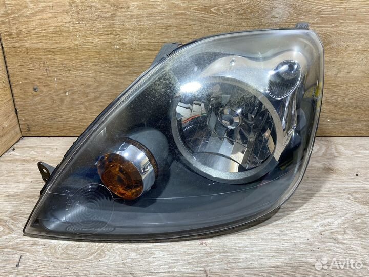Фара левая Ford Fiesta 5 рестайлинг 142492