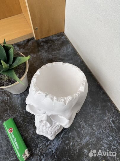 Кашпо череп