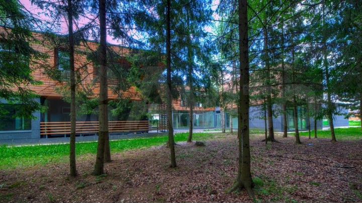 Дом 1550 м² на участке 54 сот.