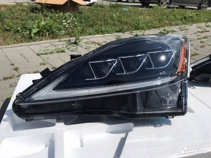 Lexus IS 2005-2013 Оптика передняя стиль LX B4LH5