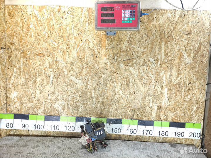 Блок предохранителей салонный Volkswagen Polo 1994