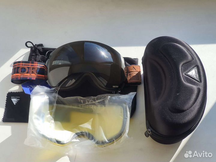 Новые очки, линза и горнолыжный шлем