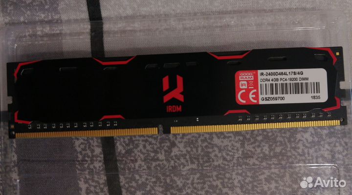 Оперативка Goodram Iridium DDR4 2400 Mhz 4 гб