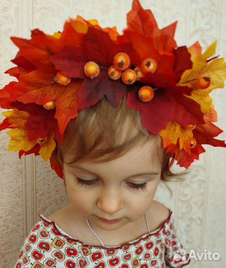 Венок на голову из осенних листьев
