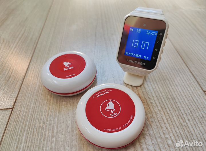 Кнопка вызова персонала и часы для салонов красоты