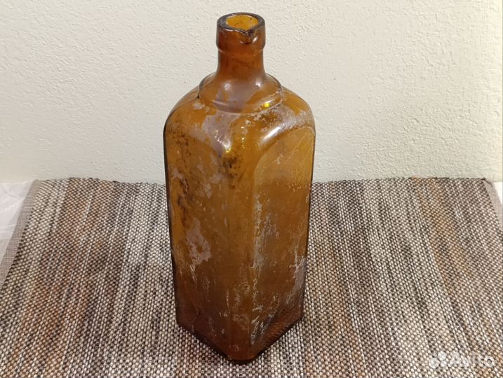 Бутылка с носиком раскопок Königsberga