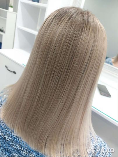 Парикмахер бровист