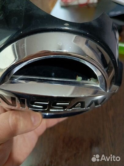 Эмблема на решётку радиатора Nissan