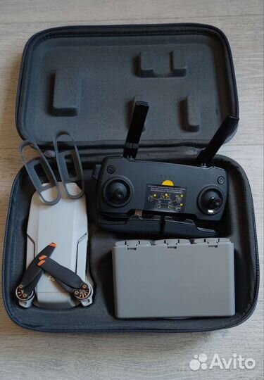 Квадрокоптер DJI Mini SE Fly More Combo