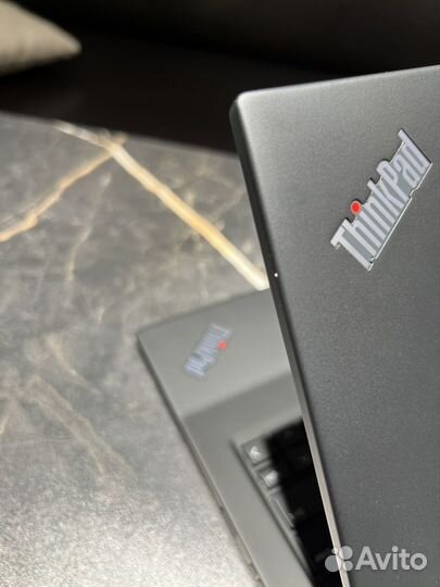 Thinkpad T14s Gen4 R7 7840U/32gb Ram