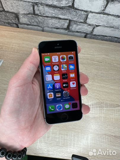 iPhone SE, 32 ГБ