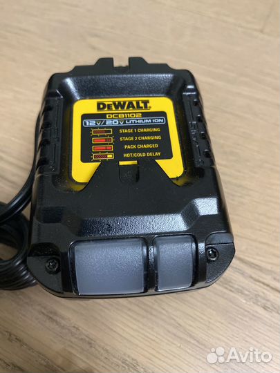 Зарядное устройство Dewalt dcb1102