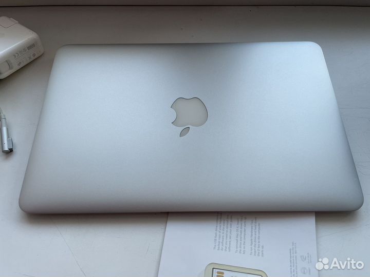 Apple MacBook Air 11 A1370 с двумя зарядками