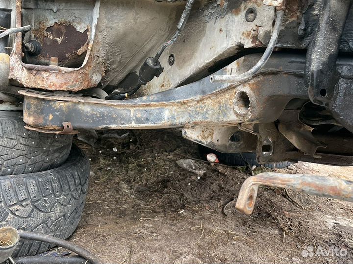 Передний подрамник на w140