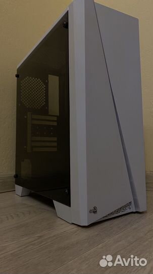 Белый корпус Aerocool Cylon RGB