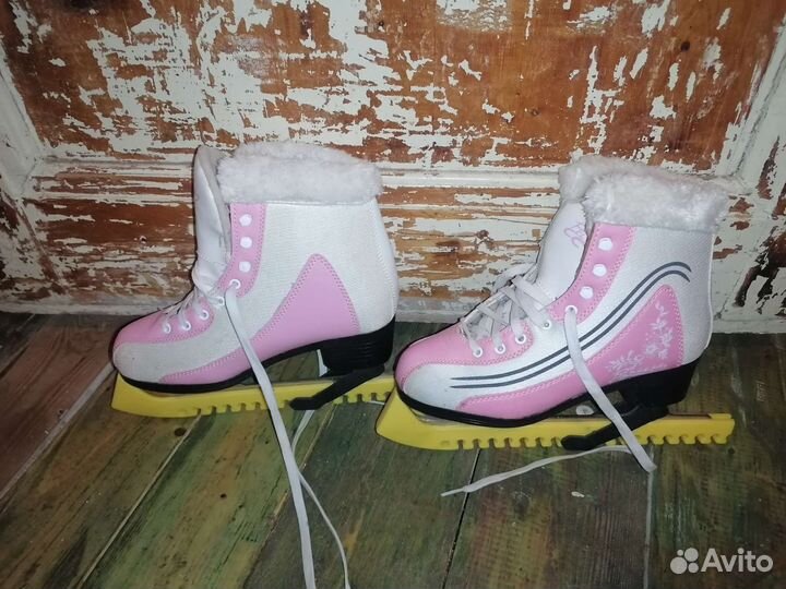 Коньки ледовые