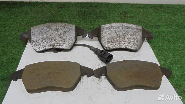 Колодки тормозные передние к-кт VW Passat CC 2008