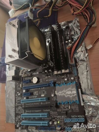 Материнская плата с процессором и памятью