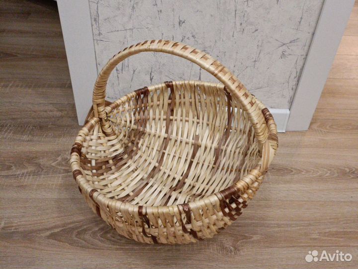 Корзина плетеная для грибов и фруктов