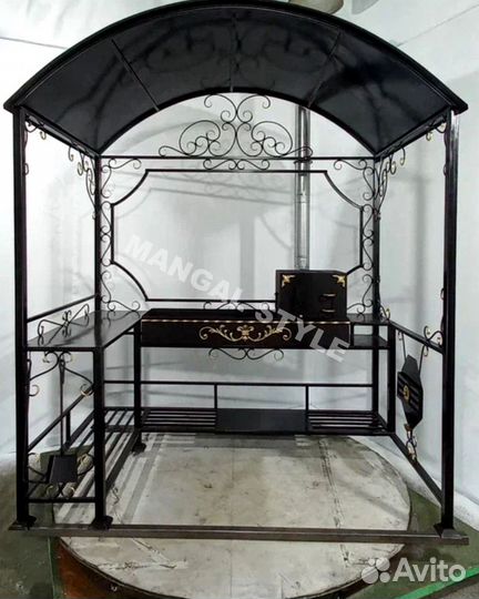 Мангал с крышей