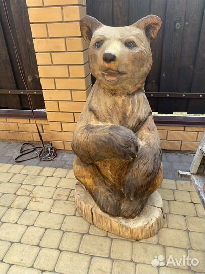 Резной медведь из дерева