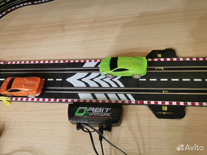 Гоночный трек с машинками